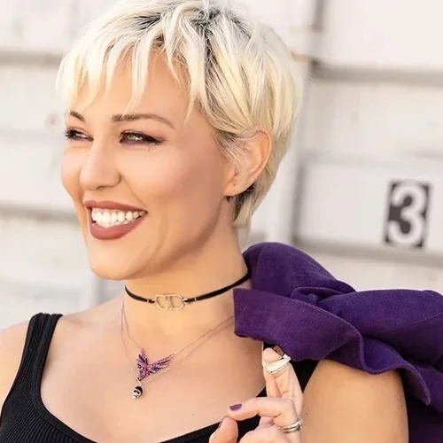 Τέλος τα ξανθά μαλλιά για την Πηνελόπη Αναστασοπούλου | Το νέο extreme hair look που την έκανε αγνώριστη