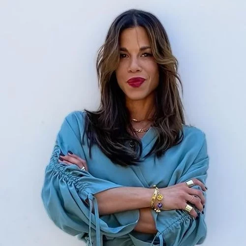 Δάφνη Καραβοκύρη | Η εμπειρία της με τον καρκίνο του μαστού και η ανατρεπτική φωτογράφιση