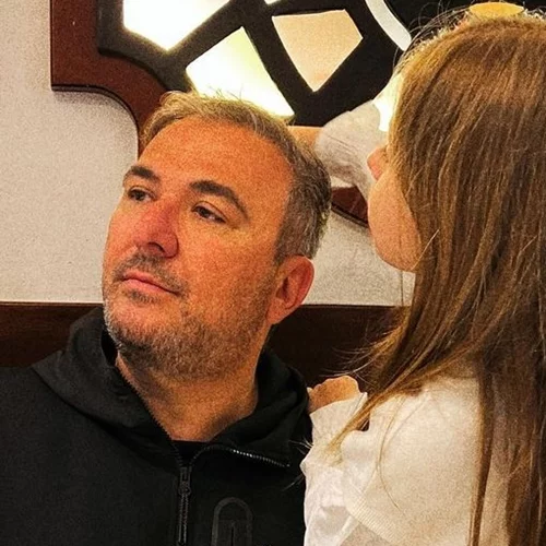 Αντώνης Ρέμος | Μας δείχνει για πρώτη φορά το πρόσωπο της γλυκύτατης κόρης του και η μεταξύ τους ομοιότητα εντυπωσιάζει