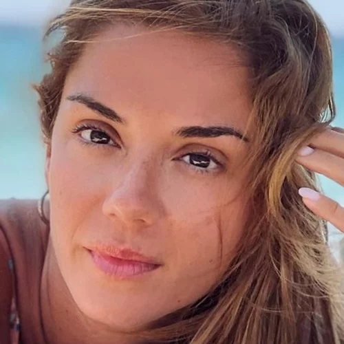 Η Βάσω Λασκαράκη απαθανατίζει την πανύψηλη κόρη της στη θάλασσα | Δείτε την Εύα Τσιμιτσέλη πιο χαρούμενη από ποτέ