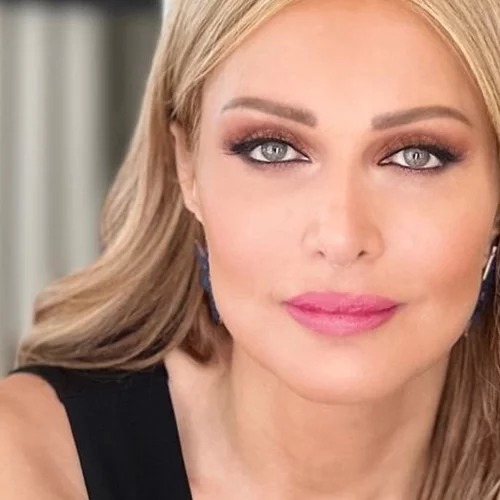 Η Χριστιάνα Μπέτα και η Αφροδίτη Φουστάνου στην αγκαλιά της μητέρας τους, Νατάσας Θεοδωρίδου | Η γλυκιά φωτογραφία που ανήρτησε η τραγουδίστρια