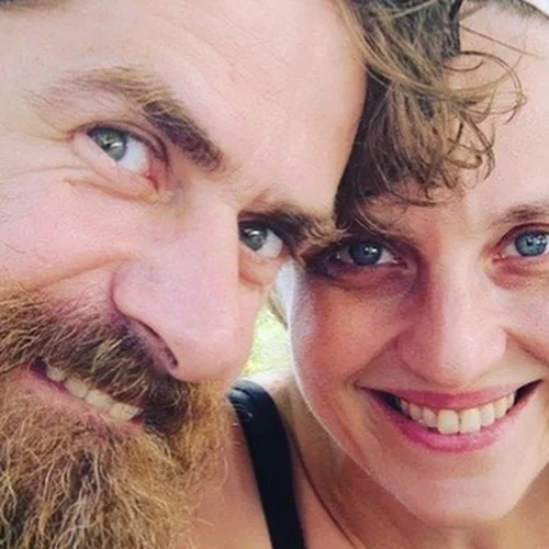 Δημήτρης Λάλος | Οικογενειακές διακοπές με την εντυπωσιακή σύζυγό του και το γλυκό στιγμιότυπο με την κόρη τους, Νικολέττα