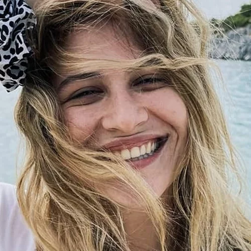 Η Εριέττα Μανούρη με μαγιό | Η ηθοποιός του Σασμού διαθέτει ένα από τα πιο καλογυμνασμένα κορμιά της ελληνικής showbiz