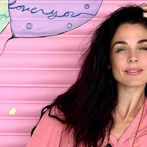 Ιωάννα Τριανταφυλλίδου | Παίζει τέννις αλλά την προσοχή τραβούν τα καλλίγραμμα πόδια της