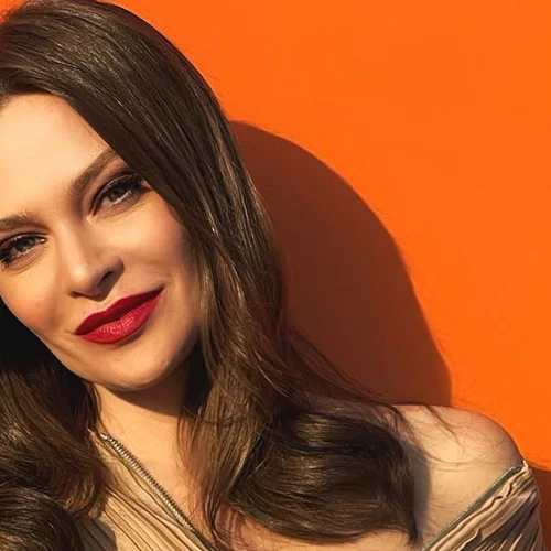 Υβόννη Μπόσνιακ | Πανέμορφη, με αθλητικό κολάν και εντελώς αμακιγιάριστη