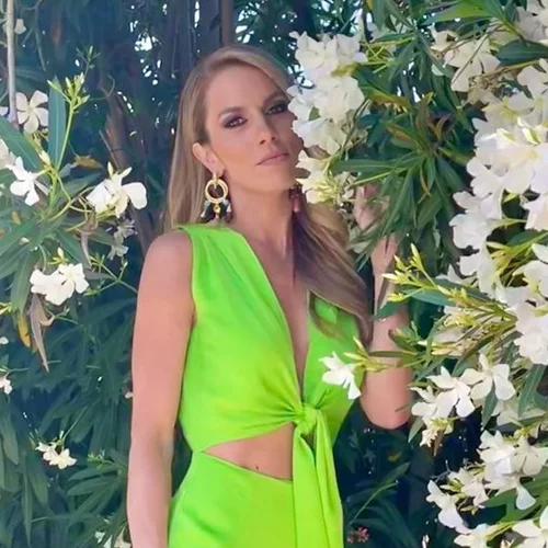 Η Ντορέττα Παπαδημητρίου ήταν η απόλυτη '00s νύφη | Δείτε τη στο πλευρό του Κώστα Πηλαδάκη σε ηλικία 25 ετών