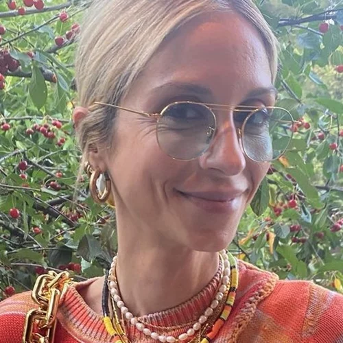 Σοφία Καρβέλα | Ποζάρει με μπικίνι και μας δείχνει το σούπερ γραμμωμένο κορμί της