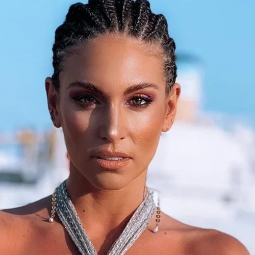 Αθηνά Οικονομάκου | Επέστρεψε από το Παρίσι "πέφτοντας" στην αγκαλιά της κόρης της, Σιέννα