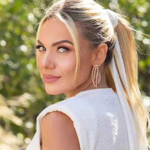 Η Ιωάννα Μαλέσκου δημοσίευσε για πρώτη φορά φωτογραφίες από τον γάμο της με τον Κωνσταντίνο Δανιά