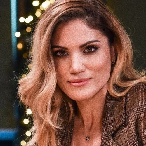 Η Μαίρη Συνατσάκη επέστρεψε στις επαγγελματικές της υποχρεώσεις μαζί με την κόρη της