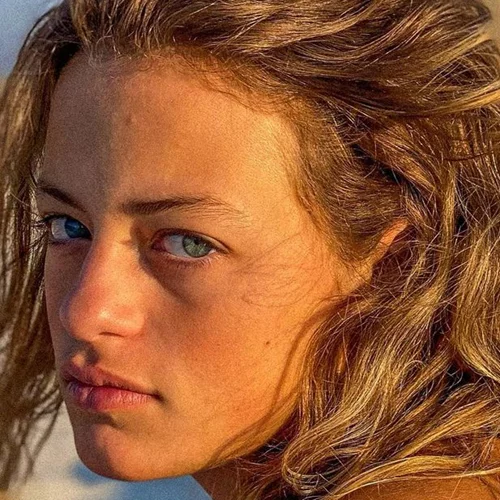 Ατελείωτα πόδια | Η Γαία Μερκούρη ποζάρει με μαγιό και ενθουσιάζει τους θαυμαστές της