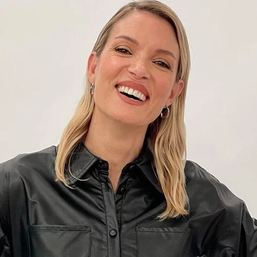 Μία νεαρή καλλονή | Η Βίκυ Καγιά μοιράζεται φωτογραφίες από το παρελθόν της και ενθουσιάζει τους θαυμαστές της