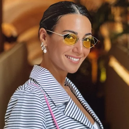 Αγνώριστη η Ευγενία Σαμαρά | Ποζάρει μαζί με τον αδερφό της σε μία φωτογραφία από το μακρινό παρελθόν