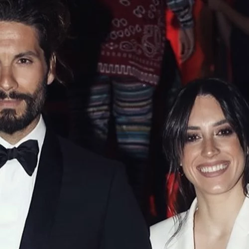 Επέτειος γάμου για τον Γιώργο Καράβα και τη Ραφαέλα Ψαρρού | Η αδημοσίευτη φωτογραφία από την παραμυθένια τους τελετή