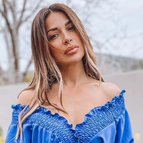 Η Ελένη Χατζίδου έβγαλε on camera την περούκα που φορά κάθε μέρα στο πλατό της εκπομπής της