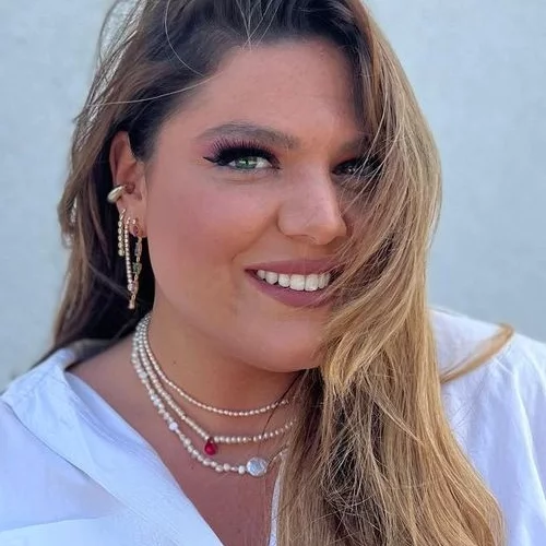 Δανάη Μπάρκα | Ποζάρει με ολόσωμο μαγιό και εντυπωσιάζει με τις όμορφες καμπύλες της