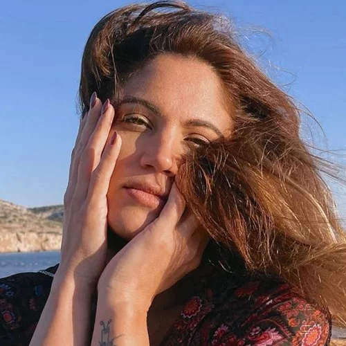 Η Μαίρη Συνατσάκη κοιτάει την κόρη της και "λιώνει" | Η γλυκιά φωτογραφία από την πρώτη τους έξοδο