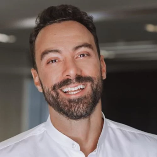 Σάκης Τανιμανίδης για τις δίδυμες κόρες του | "Δυστυχώς τα κορίτσια μου μοιάζουν σε εμένα"