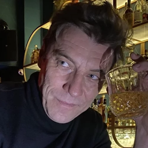 "Το Νησί" | Ο Γιάννης Στάνκογλου δημοσίευσε την πρώτη φωτογραφία από τα γυρίσματα της συνέχειας της πετυχημένης σειράς