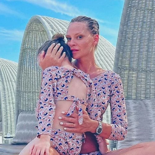 Η 7χρονη κόρη της Υβόννης Μπόσνιακ και του Αντώνη Ρέμου έχει τα πιο μακριά και όμορφα μαλλιά