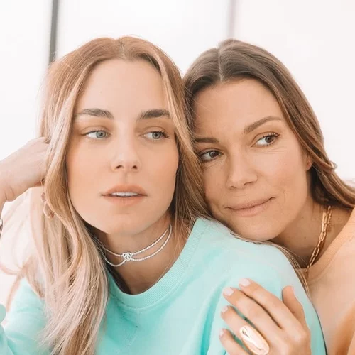 Doukissa X Vicky: To power couple σε μια ξεχωριστή, κοινή φωτογράφιση για την Ημέρα της Γυναίκας