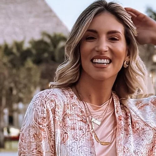 Αθηνά Οικονομάκου | Η πανέμορφη μητέρα της ποζάρει αγκαλιά με τον Μάξιμο και τη Σιέννα με αφορμή την ονομαστική της εορτή