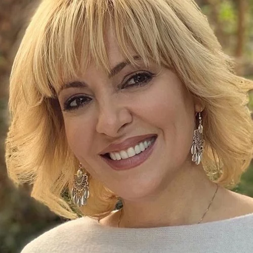 Η Υρώ Λούπη ξέρει πώς να αναδείξει τις όμορφες καμπύλες της | Το beach look που μας εντυπωσίασε