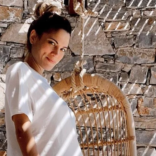 Μαίρη Συνατσάκη | Φανερά ενοχλημένη μετά τις δηλώσεις των πρώην συντρόφων της για την εγκυμοσύνη της