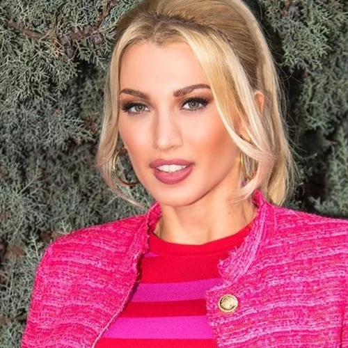 Η Κωνσταντίνα Σπυροπούλου στην πρώτη βόλτα με τον μονάκριβο γιο της - Η γλυκιά φωτογραφία που ανήρτησε στα social media