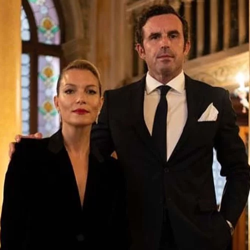 Η κατάξανθη πανύψηλη Μπιάνκα και ο κατσαρομάλλης Κάρολος | Τα παιδιά της Βίκυς Καγιά και του Ηλία Kρασσά μοιάζουν απίστευτα με τους διάσημους γονείς τους