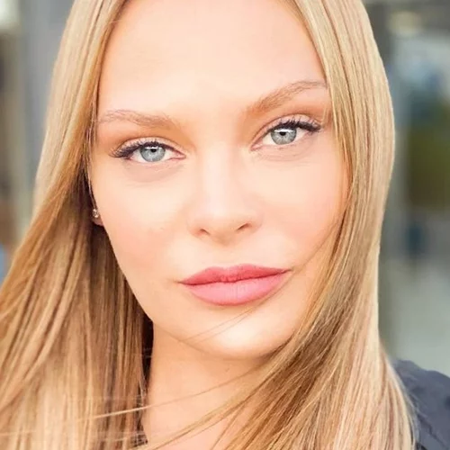 Η Υβόννη Μπόσνιακ εύχεται "χρόνια πολλά" στον αγαπημένο της, Αντώνη Ρέμο, με τον πιο όμορφο και γλυκό τρόπο