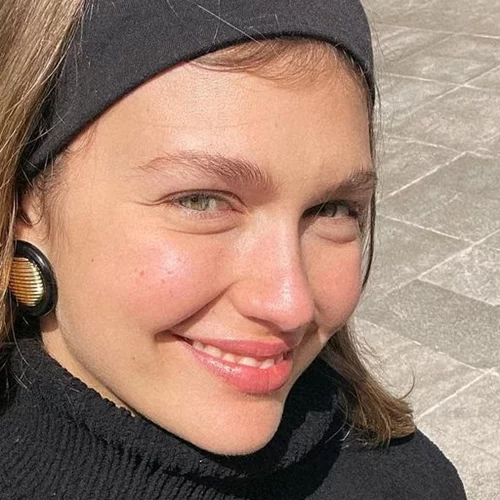 Η Κλέλια Ανδριολάτου μάς ξεναγεί στους Παξούς και στα γυρίσματα της σειράς "Maestro"