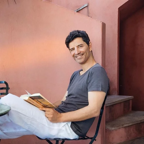 Ο Σάκης Ρουβάς έγινε ξανά viral |  Ο ξέφρενος χορός που κάνει τον γύρο του διαδικτύου