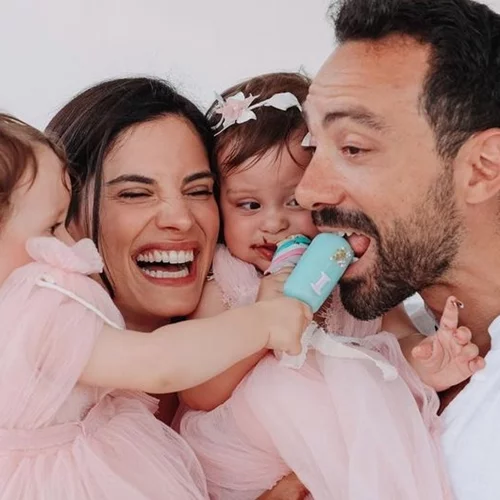 Αριάνα και Φιλίππα Τανιμανίδη | Ζωγραφίζουν μαζί με τη θεία τους, Ελίνα Μπόμπα, στο πιο γλυκό βίντεο που θα δεις σήμερα