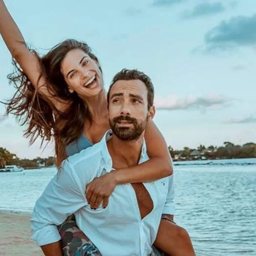 Σάκης Τανιμανίδης | Tο ξεκαρδιστικό βίντεο με τη Χριστίνα Μπόμπα και την κόρη τους