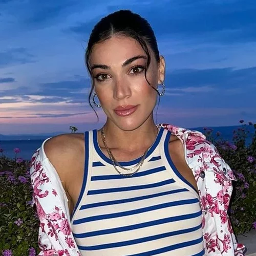 Ήβη Αδάμου | Η φωτογραφία με τις πανέμορφες αδερφές της και η απίστευτη ομοιότητά τους