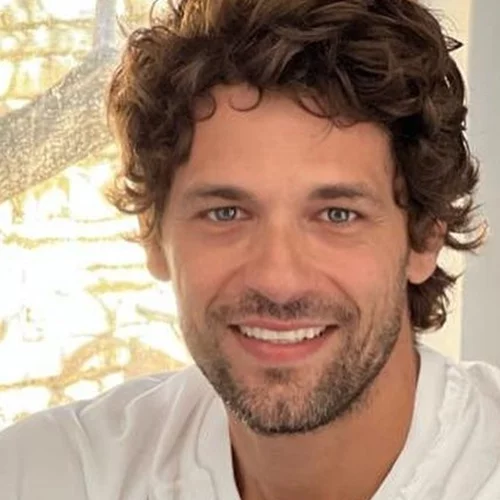 Αποστολής Τότσικας | Φωτογραφίζεται με την κόρη του, Ειρήνη Τότσικα, χαρίζοντας φως στις μέρες μας