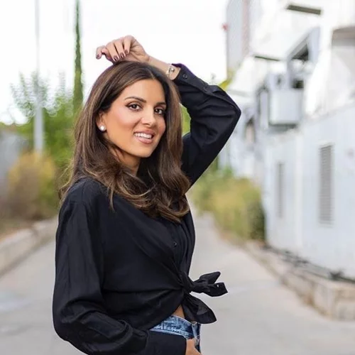 Η Σταματίνα Τσιμτσιλή προτείνει έναν σύγχρονο τρόπο να φορέσεις τα biker boots το φθινόπωρο