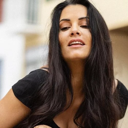 Μαρία Κορινθίου | Ποζάρει με εσώρουχα και μας δείχνει το πραγματικό της σώμα χωρίς ρετούς και φίλτρα