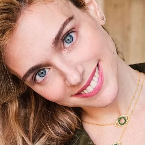 Ένας ξανθός άγγελος | Η σπάνια φωτογραφία της Μαριάννας Γουλανδρή με την κατάξανθη κόρη της στις διακοπές τους