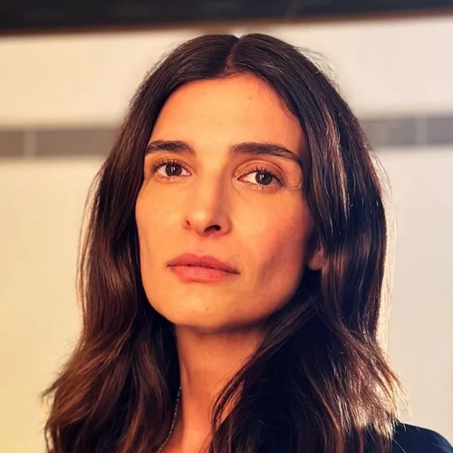 Όσο κι αν ψάξεις δεν θα το βρεις | Τι λείπει από το βιογραφικό της Αντιγόνης Κουλουκάκου;