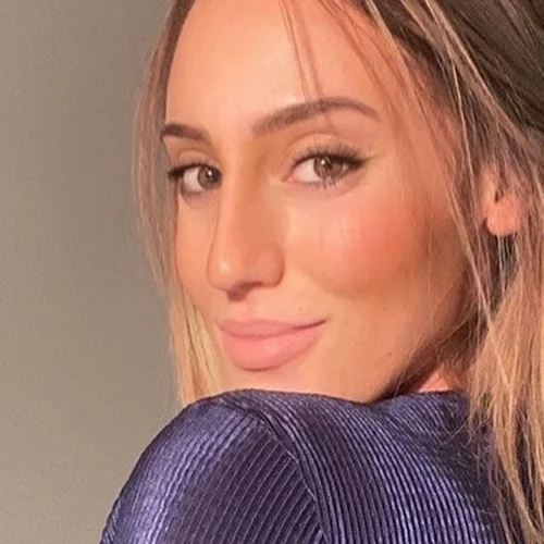 Παντρεύεται η Άννα Κορακάκη | Η πρόταση γάμου από τον σύντροφό της και το εντυπωσιακό μονόπετρο