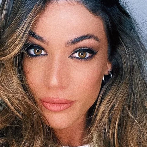 Τρεις καλλονές μαζί | Η Ήβη Αδάμου ποζάρει με τις αδερφές της και η ομοιότητά τους είναι εντυπωσιακή