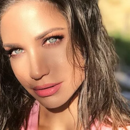 Η Κατερίνα Γερονικολού στην παραλία, με το πιο σέξι animal print μπικίνι