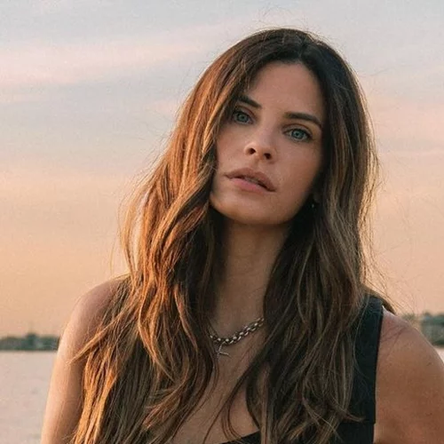 Η Χριστίνα Μπόμπα γυμνάζεται και θυμόμαστε τις αρετουσάριστες φωτογραφίες της με μπικίνι από το 2017