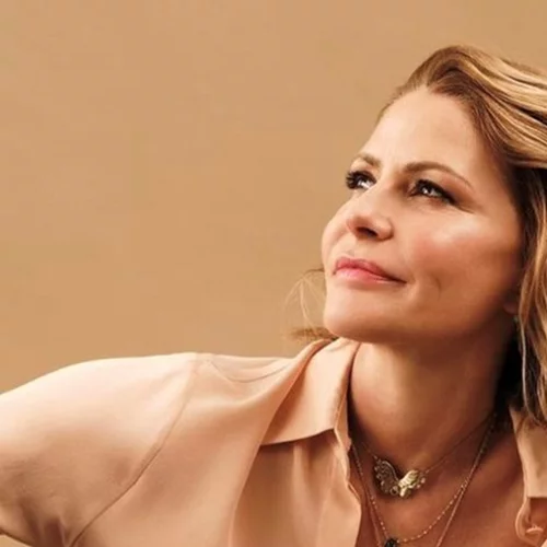 Τζένη Μπαλατσινού | Φόρεσε το ιδανικό σακάκι για την άνοιξη