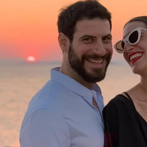 Το σπίτι του Θανάση Πατριαρχέα και της Βίβιαν Δράκου είναι ό,τι πιο industrial και cozy έχουμε δει