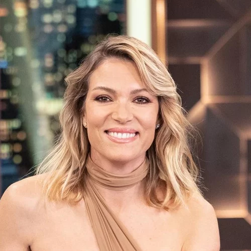 Xmas glam | Η Βίκυ Καγιά με το sexy χτένισμα που θα δοκιμάσουμε σίγουρα στις γιορτές