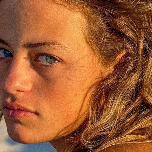 Γαία και Ηλέκτρα Μερκούρη | Τα beach looks που λατρέψαμε και οι γραμμωμένοι τους κοιλιακοί που μας εντυπωσίασαν