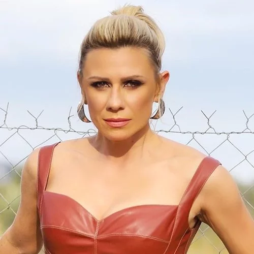 Κατερίνα Καραβάτου | "Ο Αρίωνας πειραματίζεται φωτογραφικά (χωρίς να μας προειδοποιεί…)"